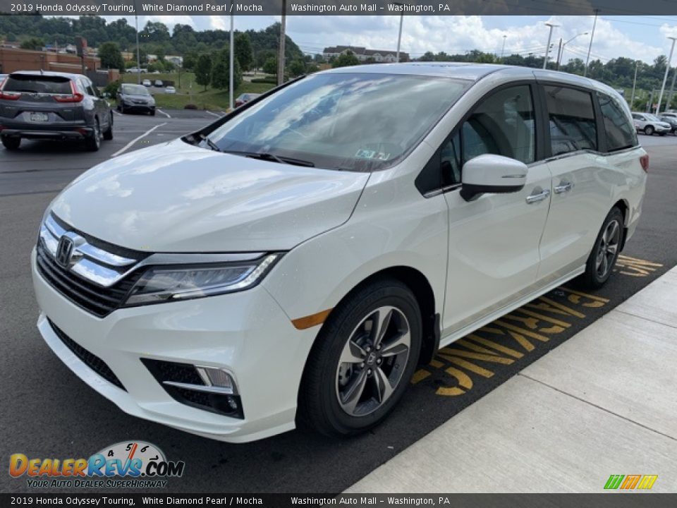 2019 Honda Odyssey Touring White Diamond Pearl / Mocha Photo #4