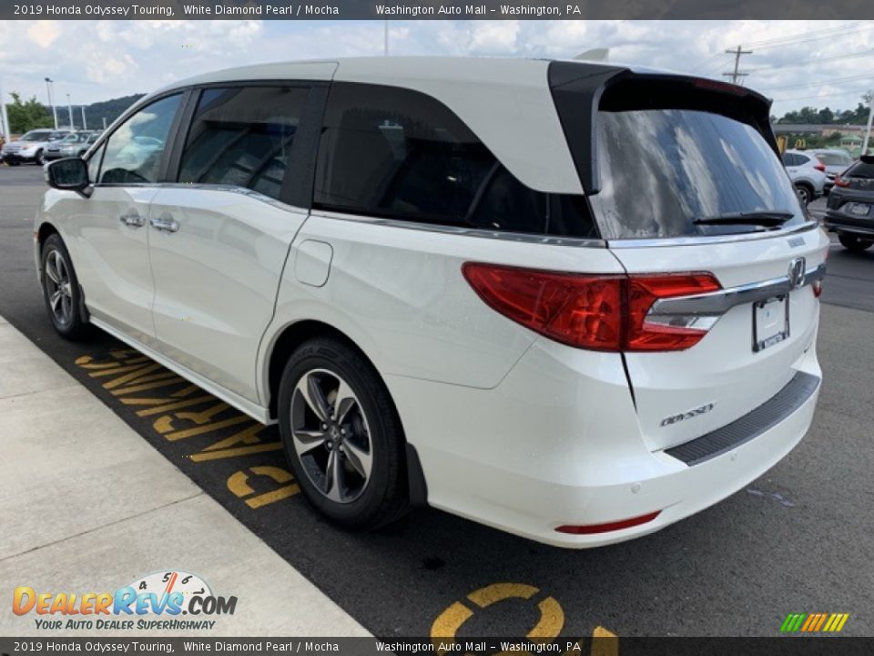 2019 Honda Odyssey Touring White Diamond Pearl / Mocha Photo #5