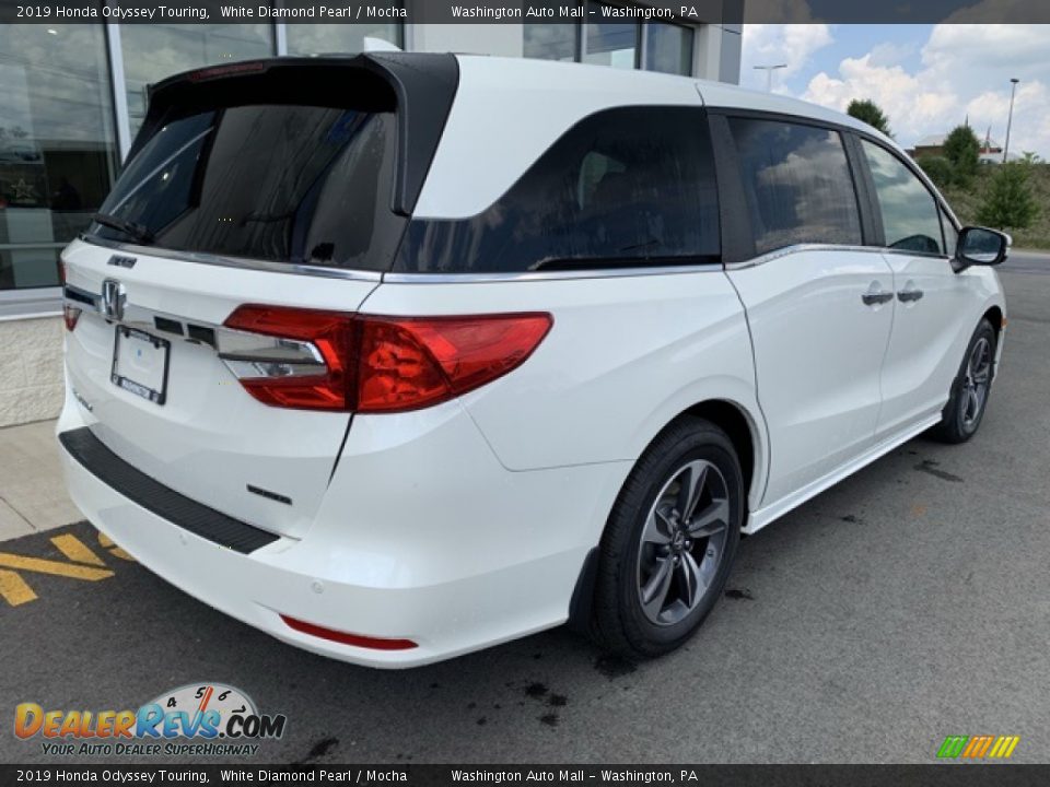 2019 Honda Odyssey Touring White Diamond Pearl / Mocha Photo #7