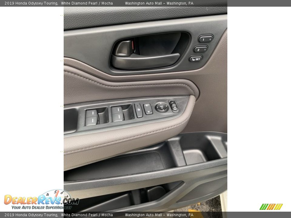 2019 Honda Odyssey Touring White Diamond Pearl / Mocha Photo #11
