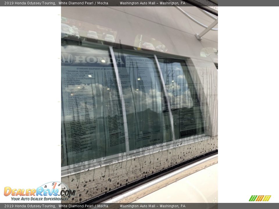 2019 Honda Odyssey Touring White Diamond Pearl / Mocha Photo #15