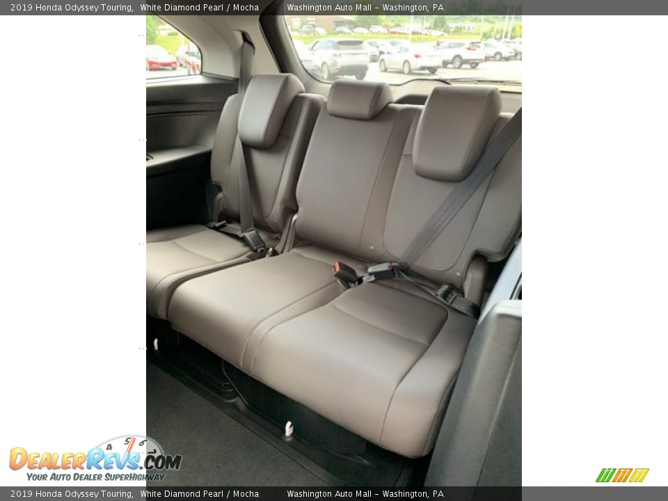 2019 Honda Odyssey Touring White Diamond Pearl / Mocha Photo #18