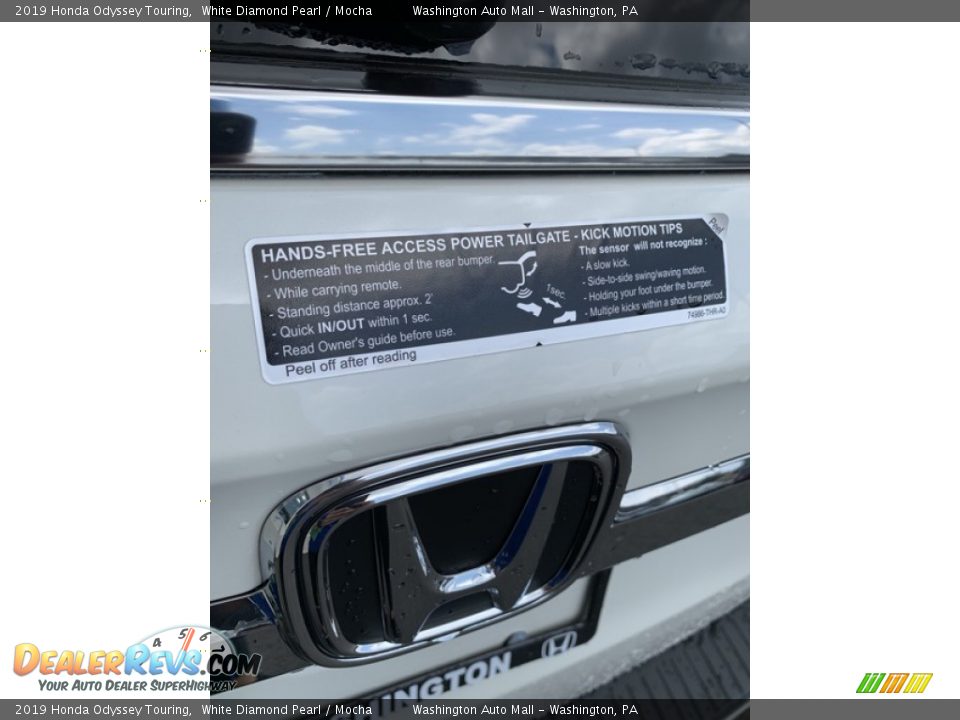 2019 Honda Odyssey Touring White Diamond Pearl / Mocha Photo #20