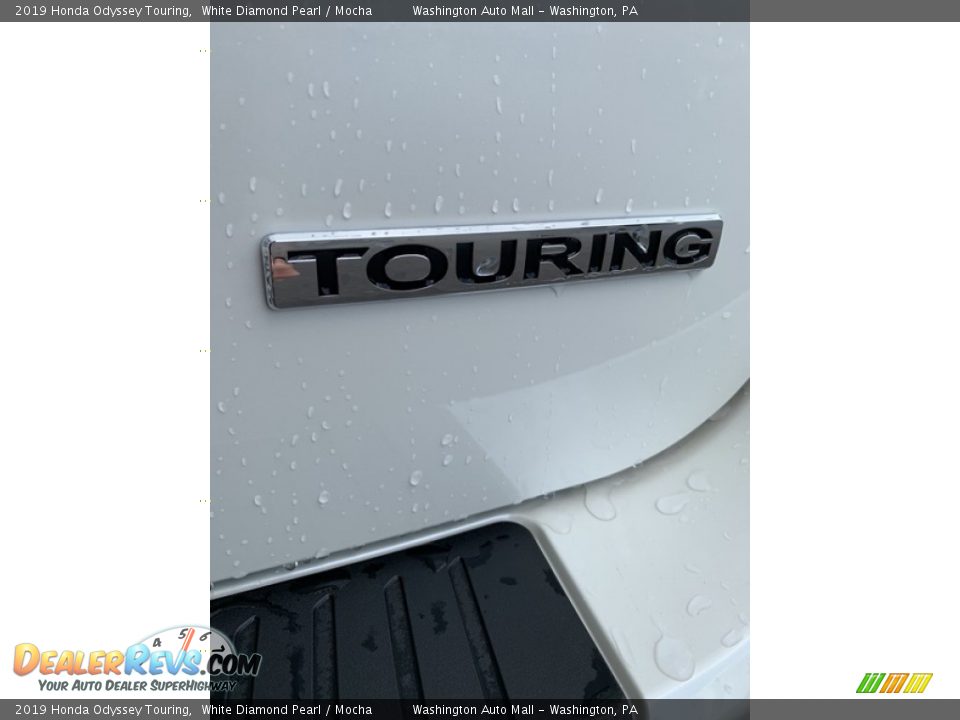 2019 Honda Odyssey Touring White Diamond Pearl / Mocha Photo #24