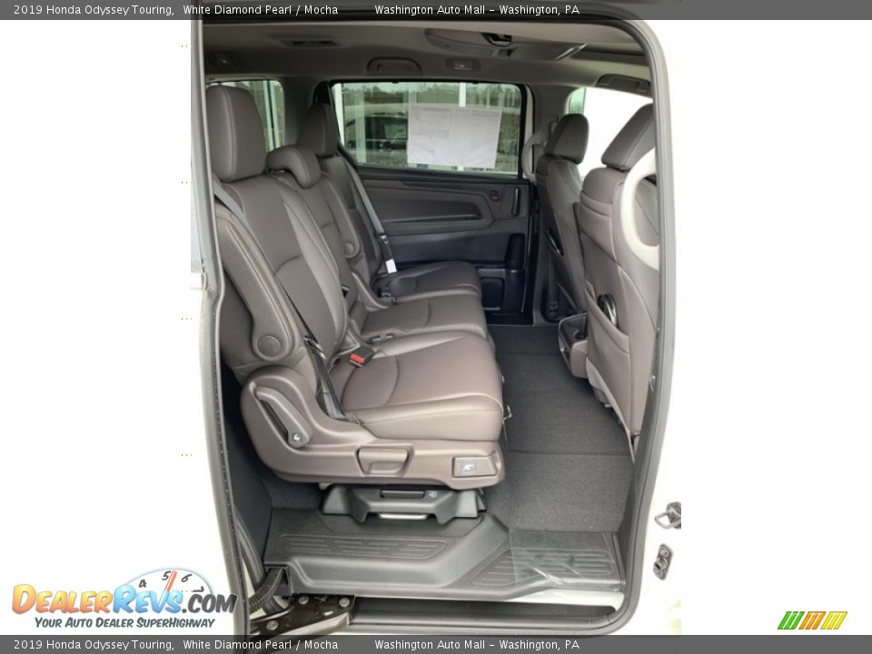 2019 Honda Odyssey Touring White Diamond Pearl / Mocha Photo #26