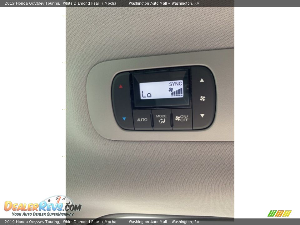 2019 Honda Odyssey Touring White Diamond Pearl / Mocha Photo #29