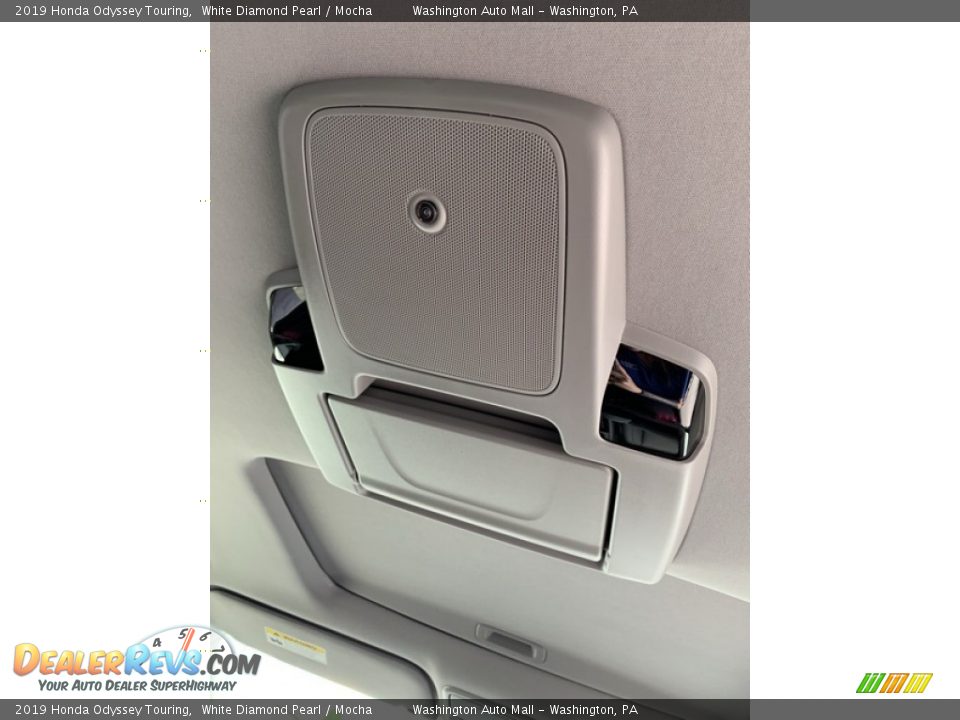 2019 Honda Odyssey Touring White Diamond Pearl / Mocha Photo #30