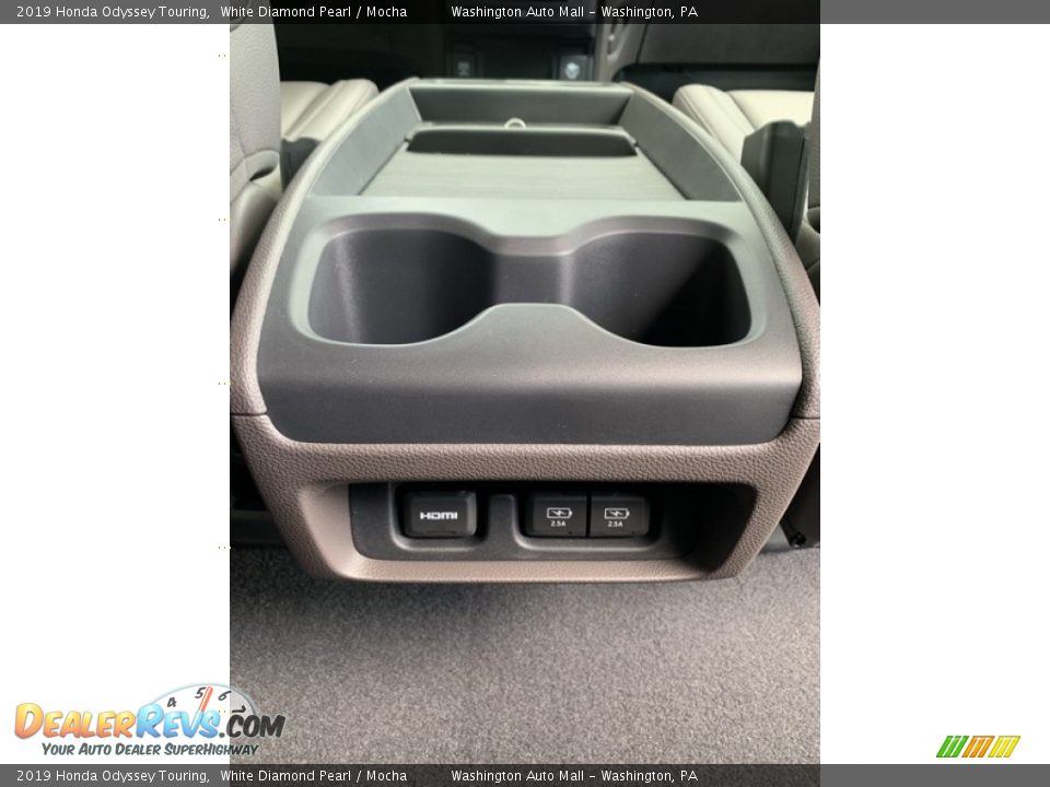 2019 Honda Odyssey Touring White Diamond Pearl / Mocha Photo #33