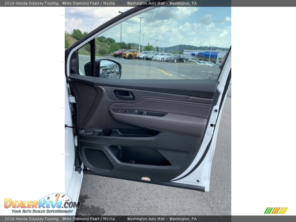 2019 Honda Odyssey Touring White Diamond Pearl / Mocha Photo #34
