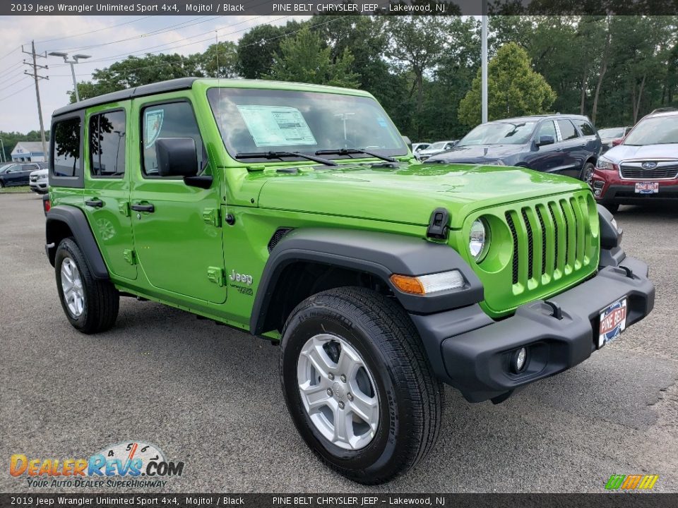 Front 3/4 View of 2019 Jeep Wrangler Unlimited Sport 4x4 Photo #1