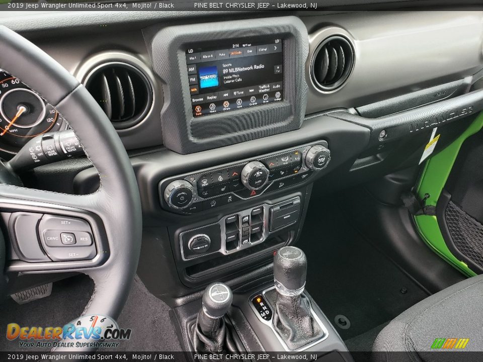 Controls of 2019 Jeep Wrangler Unlimited Sport 4x4 Photo #9