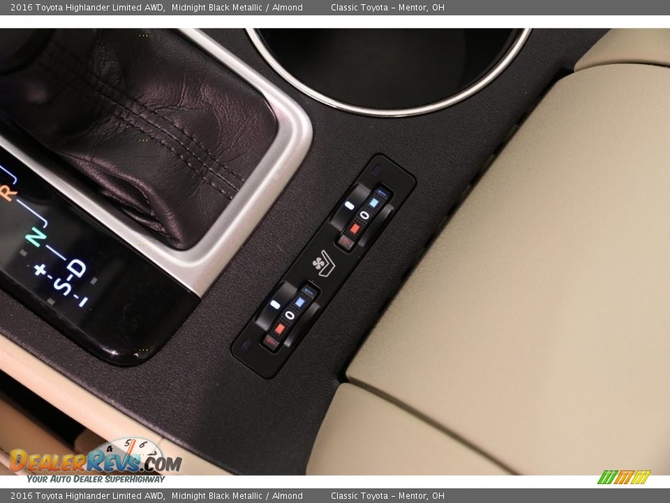 2016 Toyota Highlander Limited AWD Midnight Black Metallic / Almond Photo #15