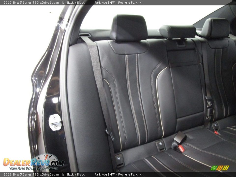 2019 BMW 5 Series 530i xDrive Sedan Jet Black / Black Photo #17