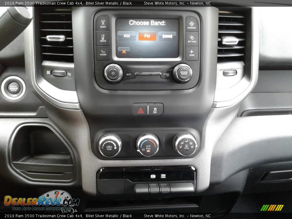 2019 Ram 3500 Tradesman Crew Cab 4x4 Billet Silver Metallic / Black Photo #19