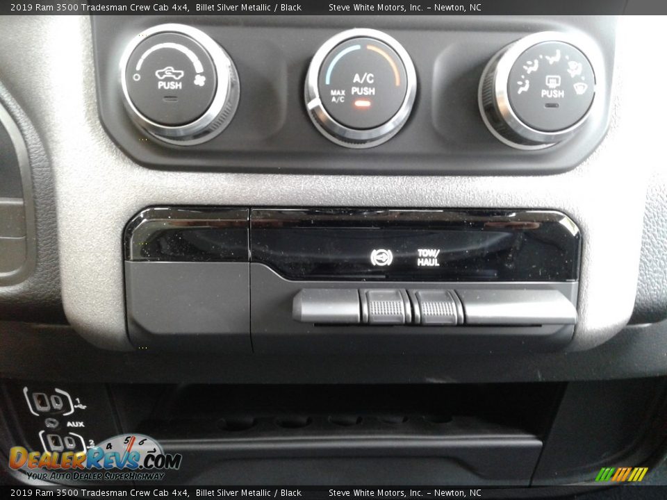 2019 Ram 3500 Tradesman Crew Cab 4x4 Billet Silver Metallic / Black Photo #21
