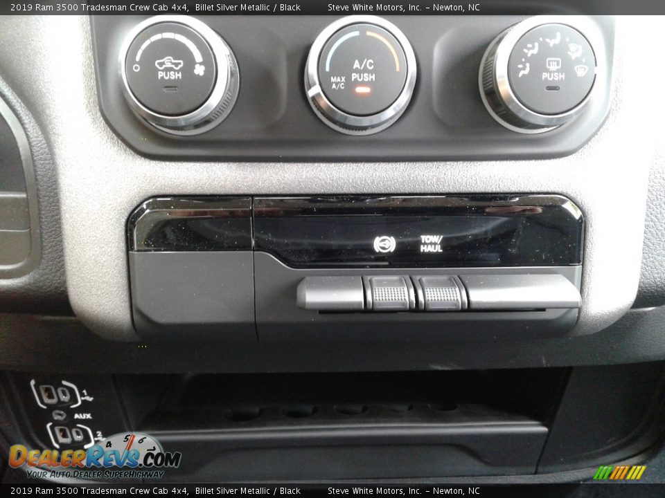 2019 Ram 3500 Tradesman Crew Cab 4x4 Billet Silver Metallic / Black Photo #22