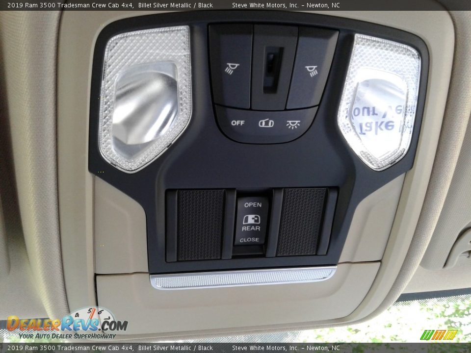 2019 Ram 3500 Tradesman Crew Cab 4x4 Billet Silver Metallic / Black Photo #24