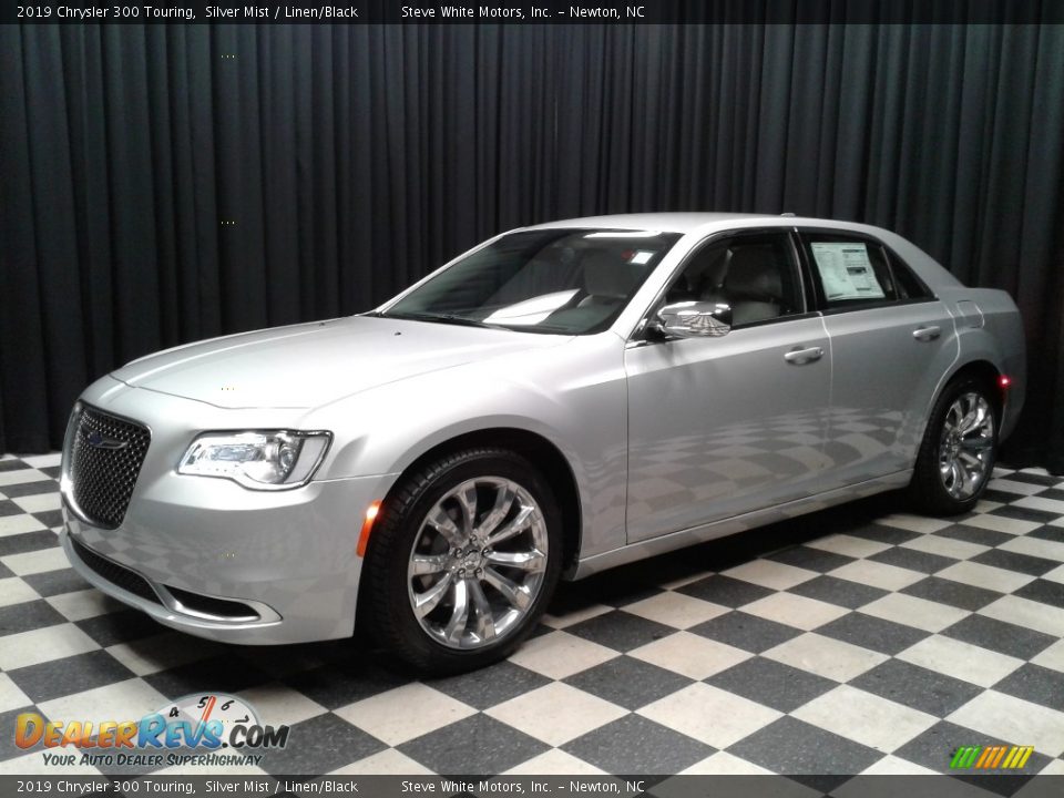 2019 Chrysler 300 Touring Silver Mist / Linen/Black Photo #2