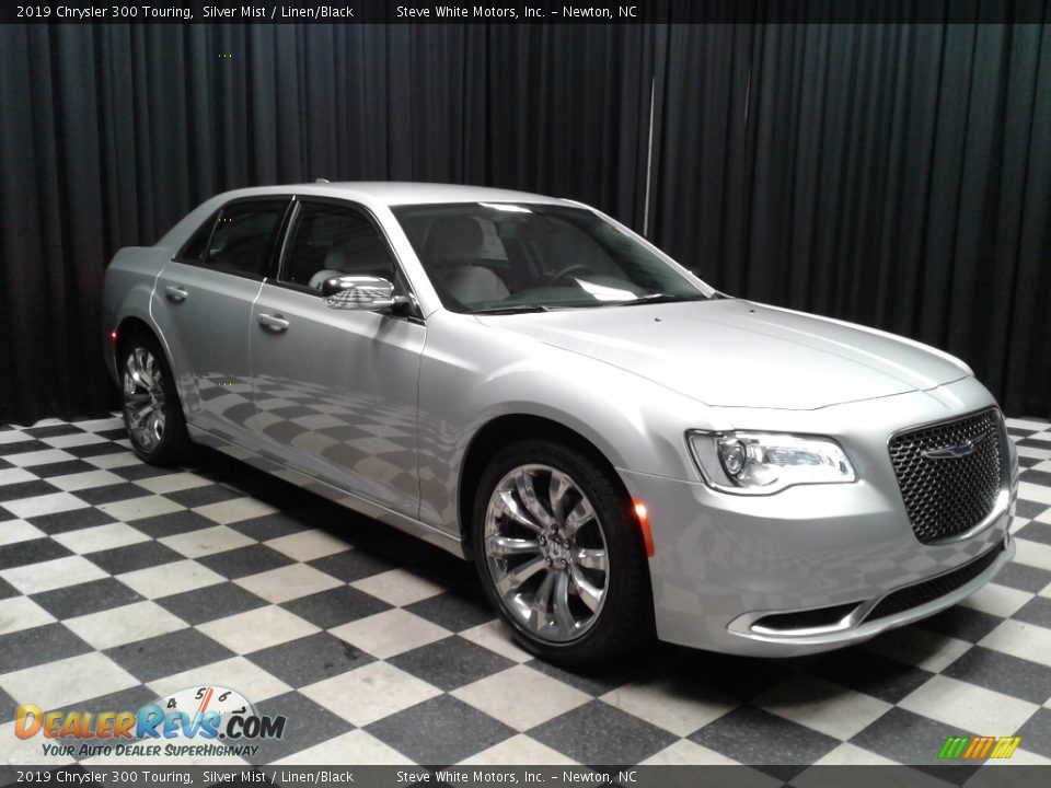 2019 Chrysler 300 Touring Silver Mist / Linen/Black Photo #4