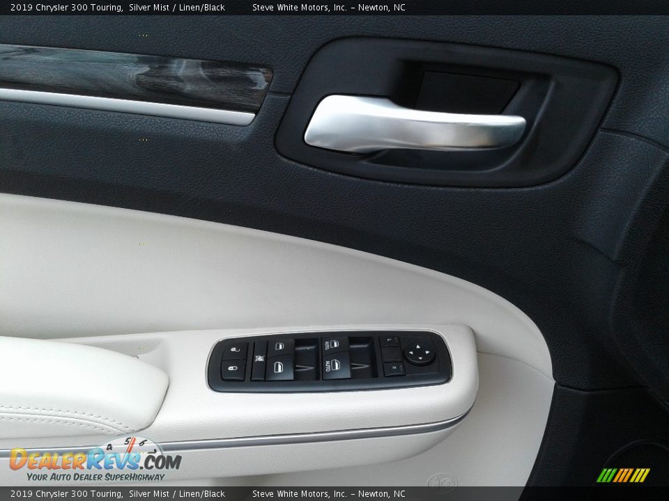 2019 Chrysler 300 Touring Silver Mist / Linen/Black Photo #9