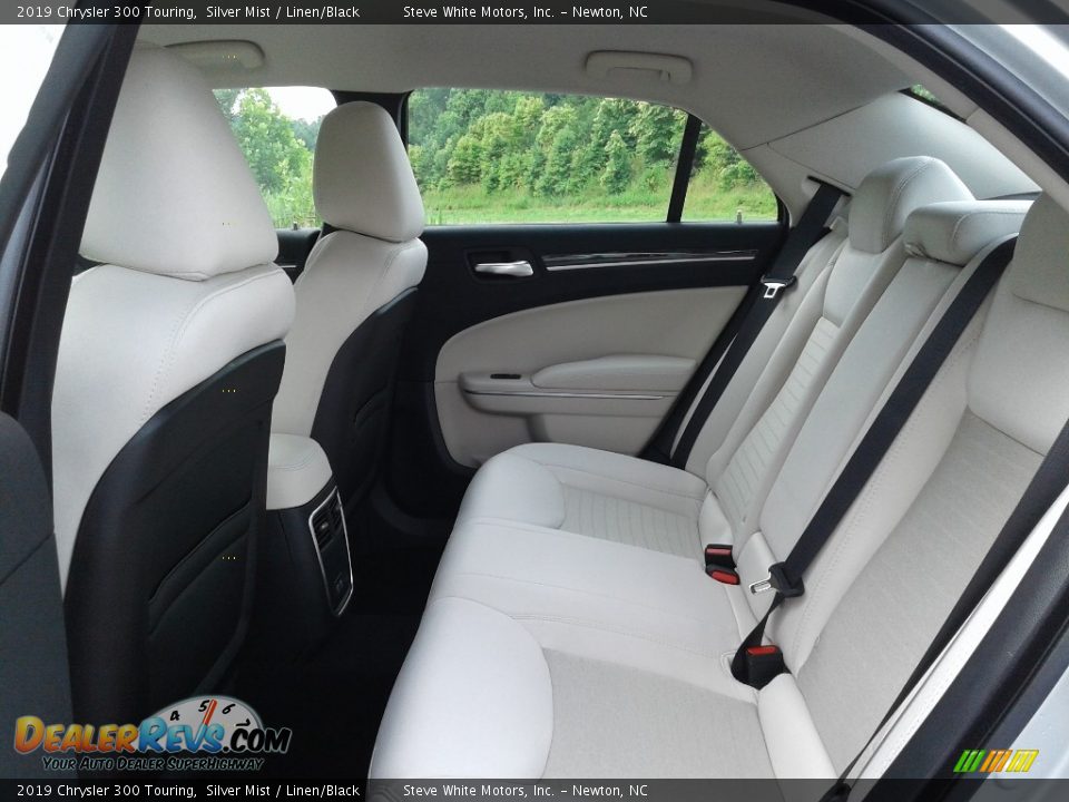2019 Chrysler 300 Touring Silver Mist / Linen/Black Photo #11