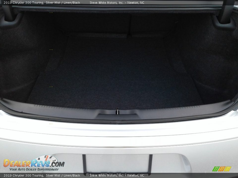 2019 Chrysler 300 Touring Silver Mist / Linen/Black Photo #12