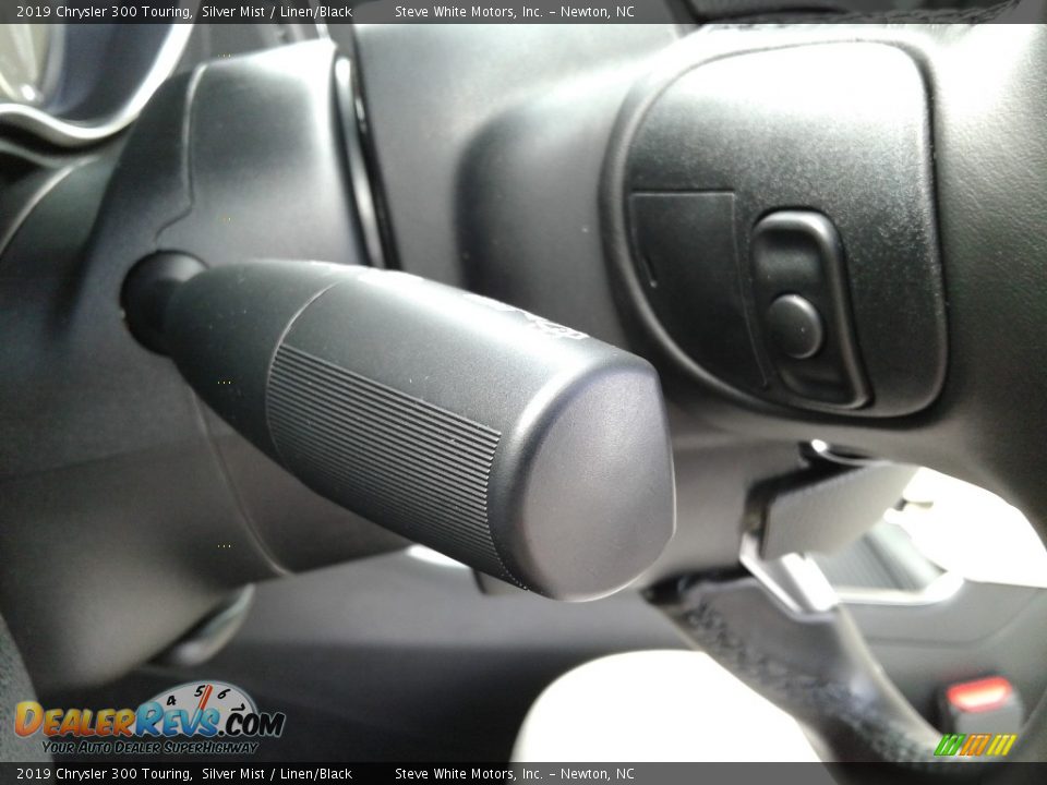 2019 Chrysler 300 Touring Silver Mist / Linen/Black Photo #15