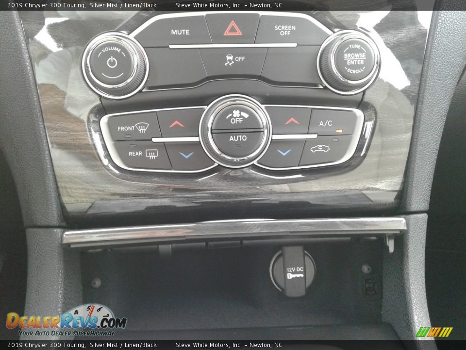 2019 Chrysler 300 Touring Silver Mist / Linen/Black Photo #24