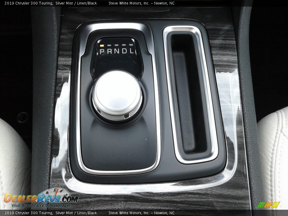 2019 Chrysler 300 Touring Silver Mist / Linen/Black Photo #25