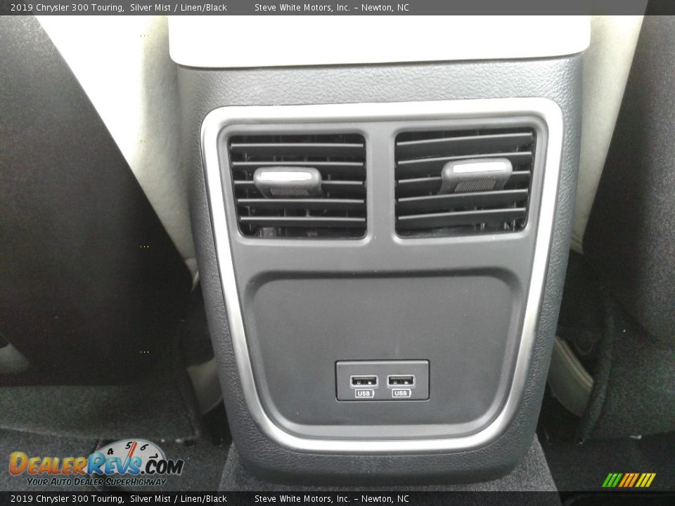2019 Chrysler 300 Touring Silver Mist / Linen/Black Photo #27