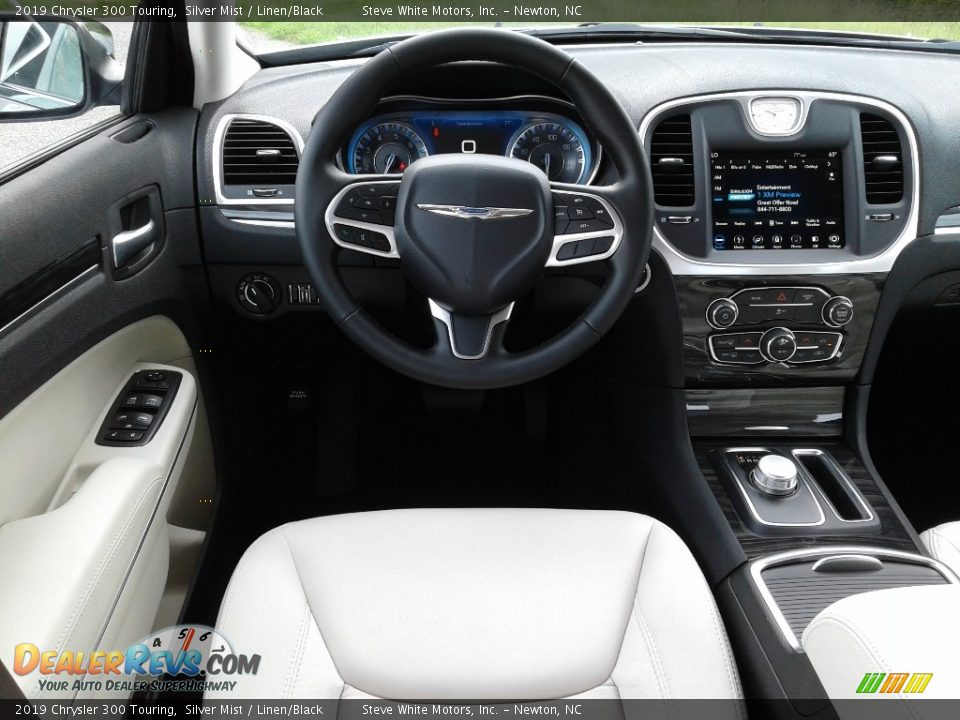 2019 Chrysler 300 Touring Silver Mist / Linen/Black Photo #28