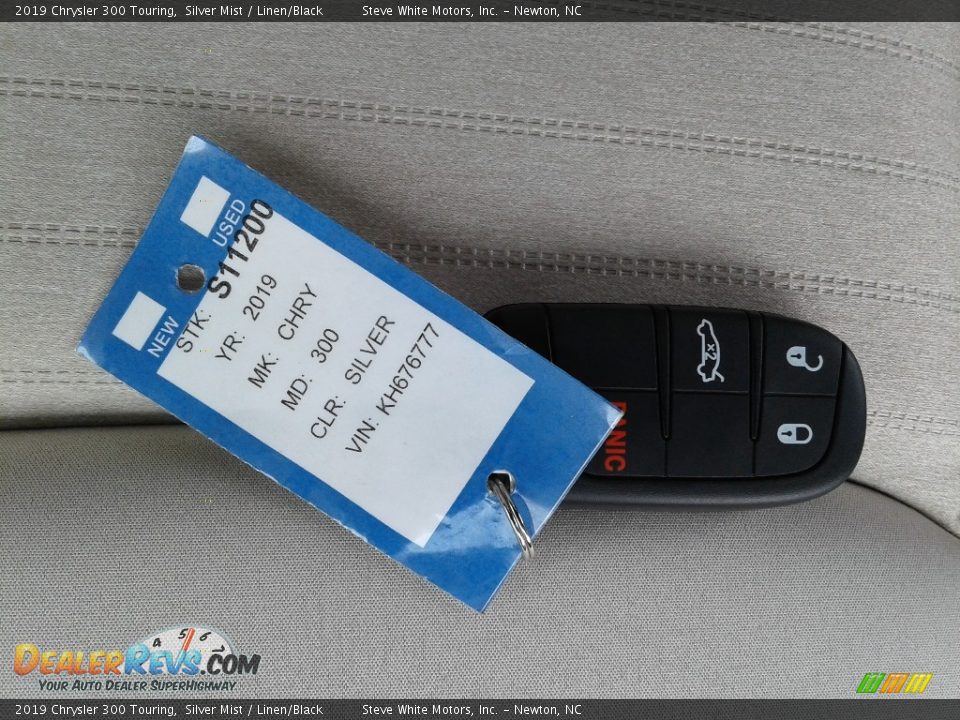 2019 Chrysler 300 Touring Silver Mist / Linen/Black Photo #29