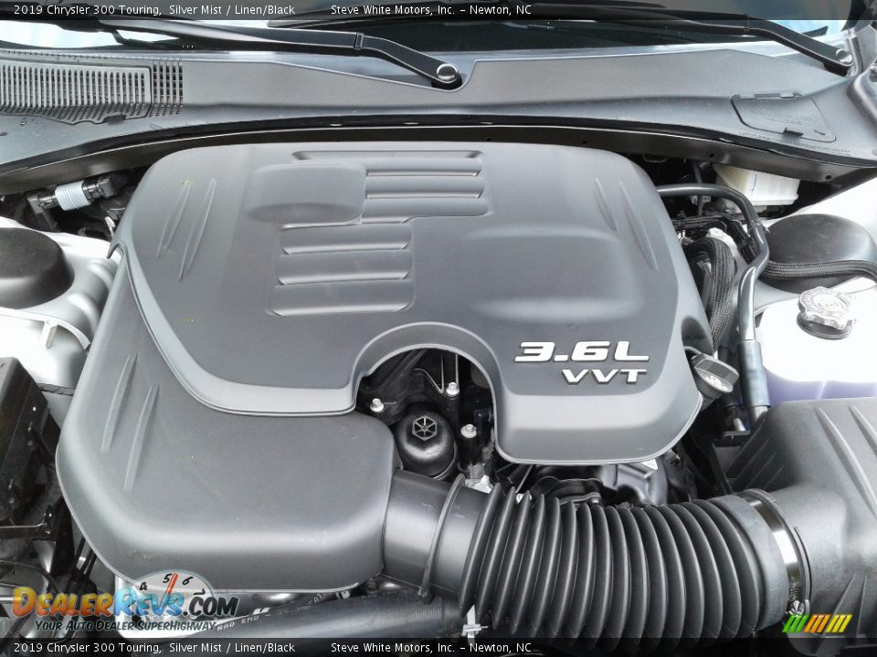 2019 Chrysler 300 Touring Silver Mist / Linen/Black Photo #30