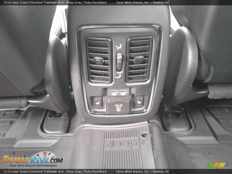 Controls of 2019 Jeep Grand Cherokee Trailhawk 4x4 Photo #15