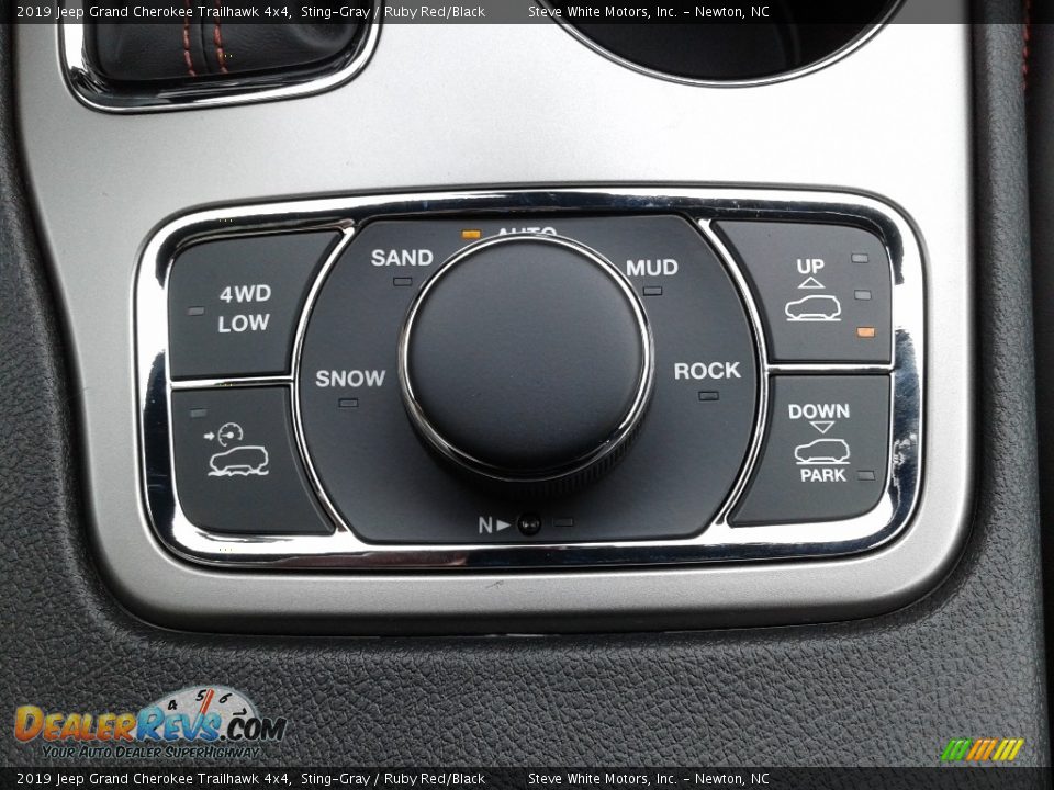 Controls of 2019 Jeep Grand Cherokee Trailhawk 4x4 Photo #33
