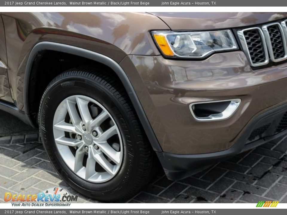 2017 Jeep Grand Cherokee Laredo Walnut Brown Metallic / Black/Light Frost Beige Photo #12