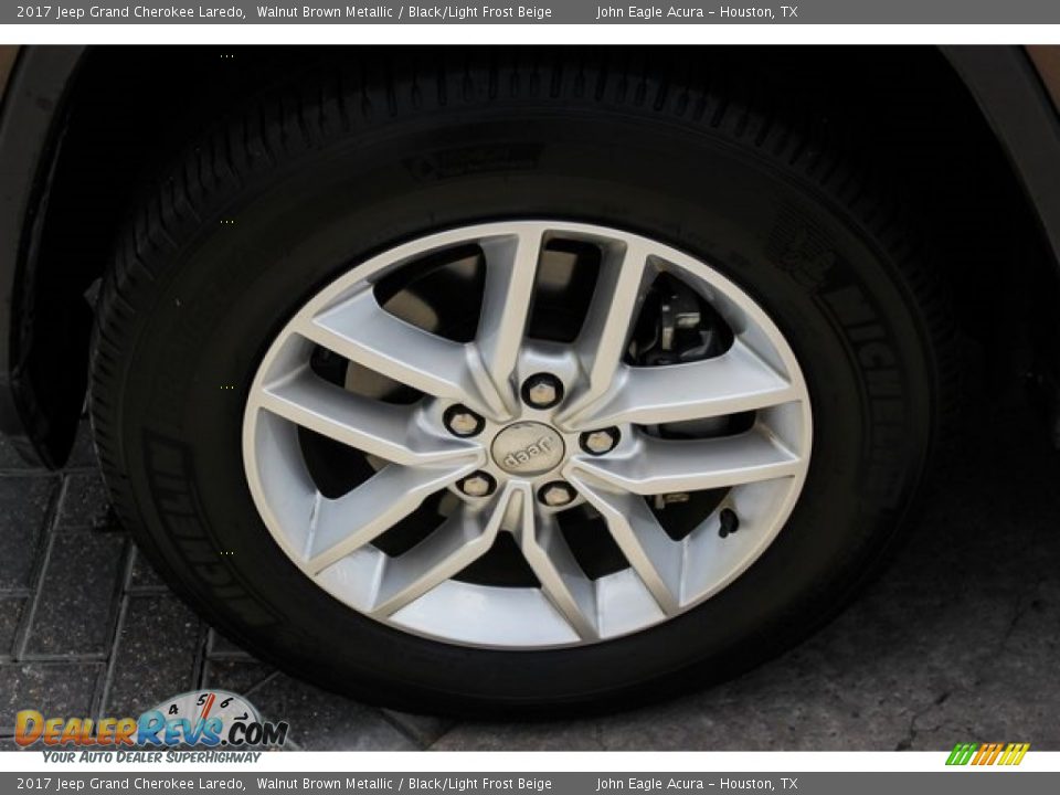 2017 Jeep Grand Cherokee Laredo Walnut Brown Metallic / Black/Light Frost Beige Photo #14