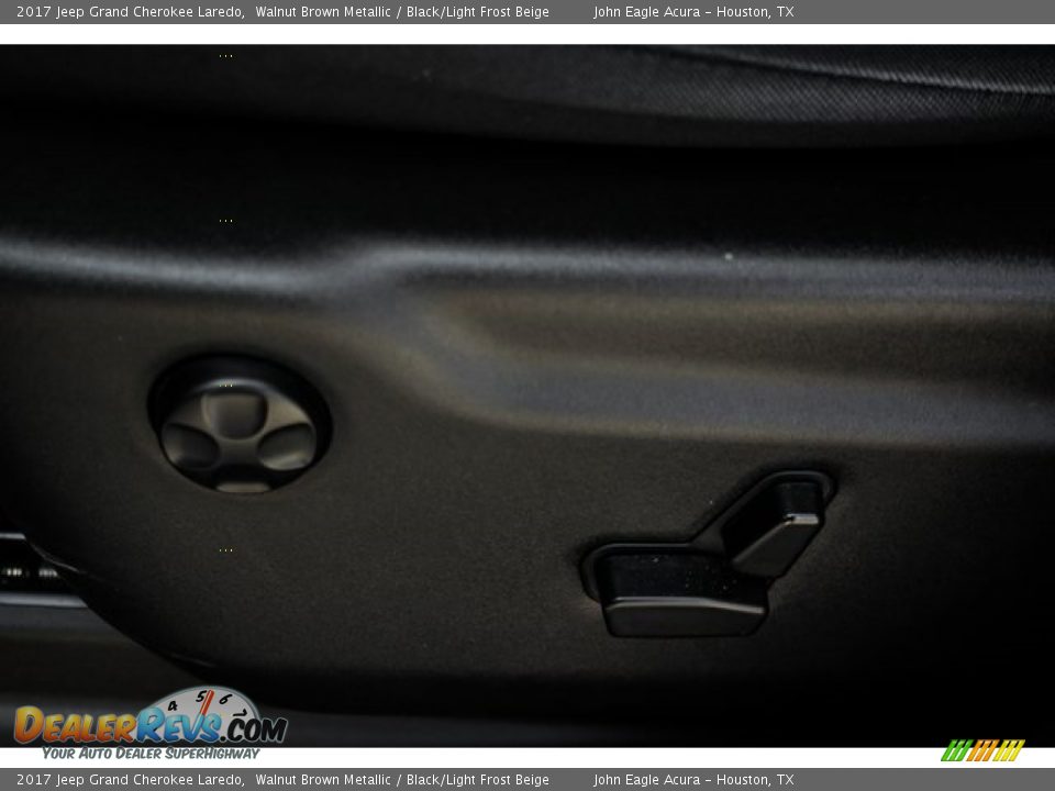 2017 Jeep Grand Cherokee Laredo Walnut Brown Metallic / Black/Light Frost Beige Photo #16