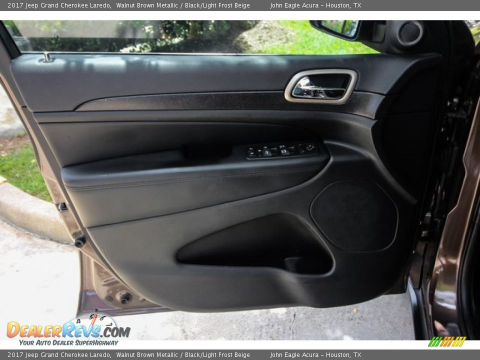 2017 Jeep Grand Cherokee Laredo Walnut Brown Metallic / Black/Light Frost Beige Photo #17
