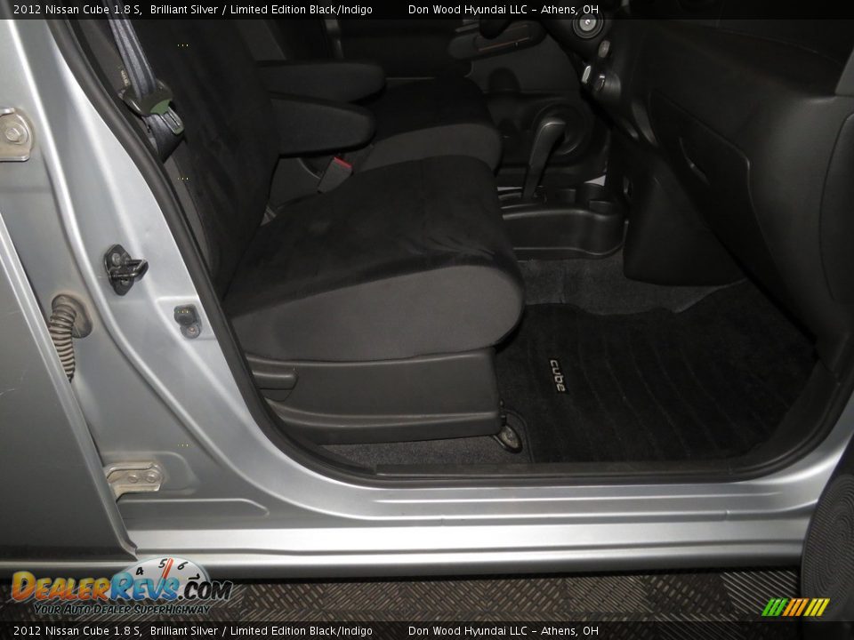 2012 Nissan Cube 1.8 S Brilliant Silver / Limited Edition Black/Indigo Photo #27
