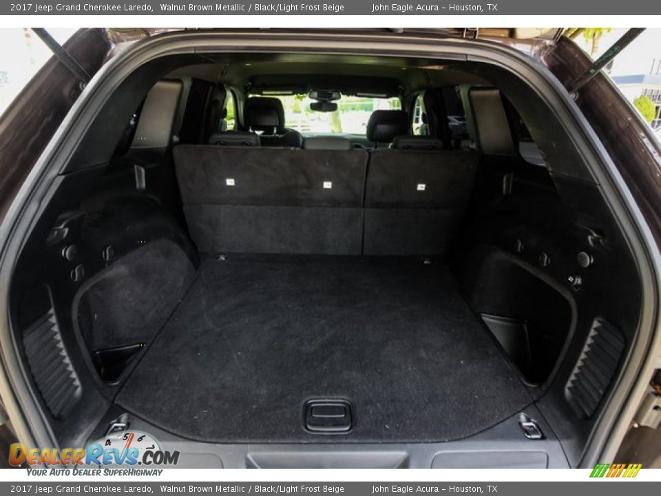 2017 Jeep Grand Cherokee Laredo Walnut Brown Metallic / Black/Light Frost Beige Photo #21