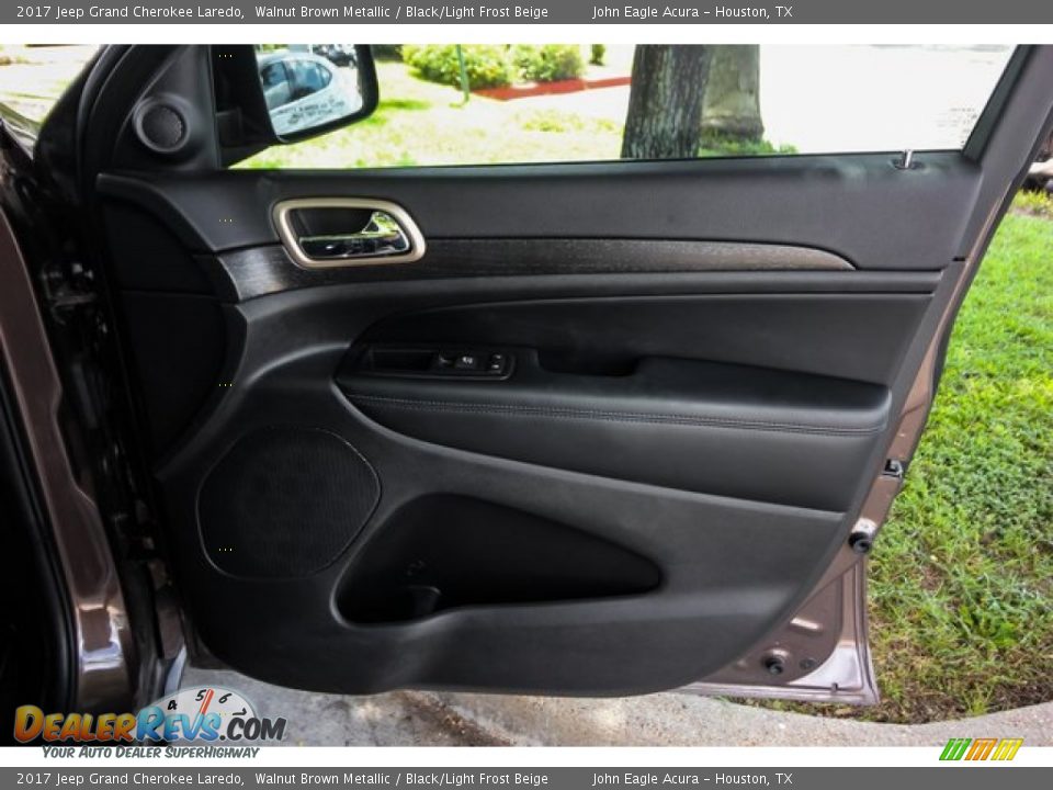 2017 Jeep Grand Cherokee Laredo Walnut Brown Metallic / Black/Light Frost Beige Photo #24