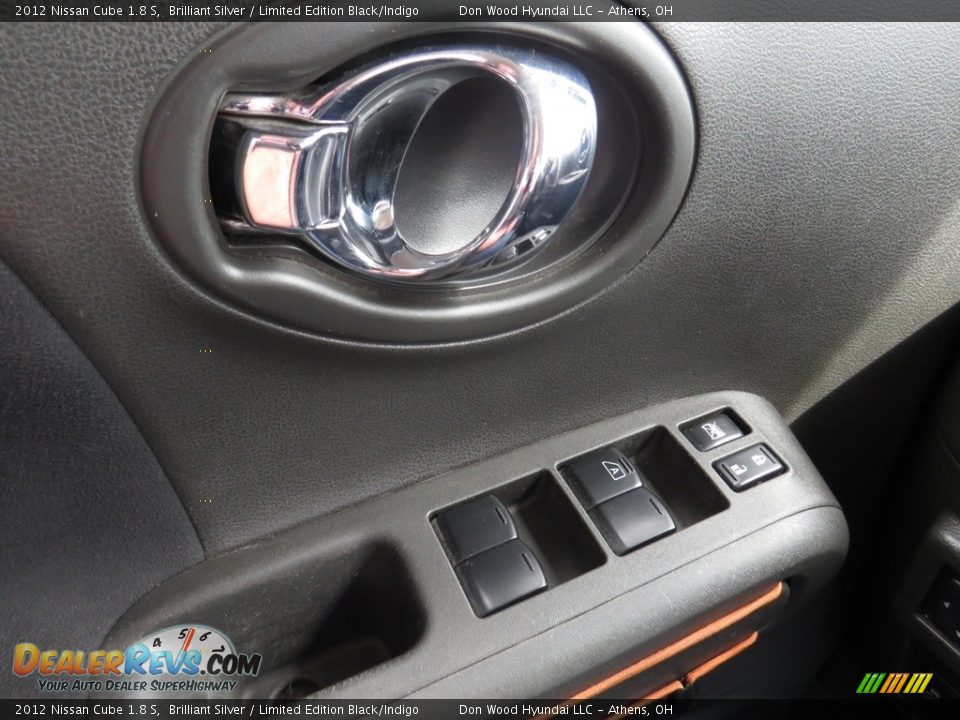 2012 Nissan Cube 1.8 S Brilliant Silver / Limited Edition Black/Indigo Photo #35