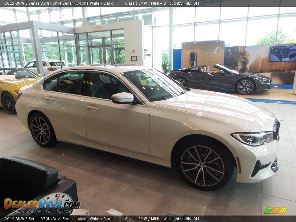 2019 BMW 3 Series 330i xDrive Sedan Alpine White / Black Photo #1