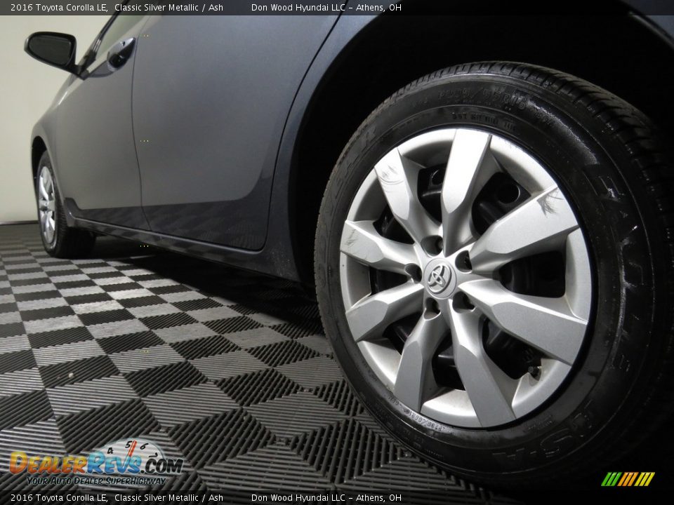 2016 Toyota Corolla LE Classic Silver Metallic / Ash Photo #10