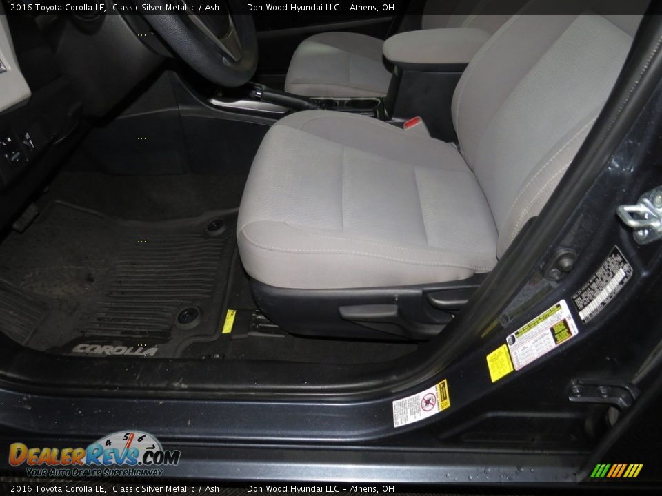 2016 Toyota Corolla LE Classic Silver Metallic / Ash Photo #17