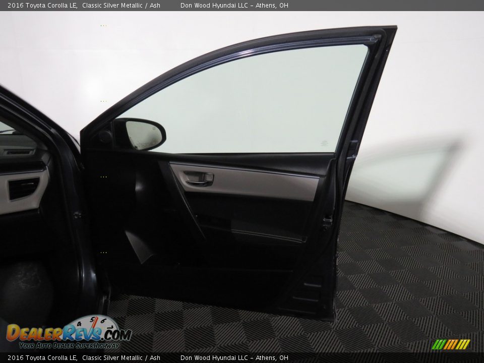 2016 Toyota Corolla LE Classic Silver Metallic / Ash Photo #24