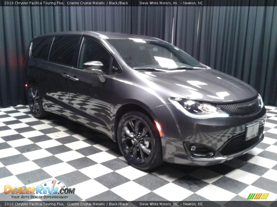 2019 Chrysler Pacifica Touring Plus Granite Crystal Metallic / Black/Black Photo #4