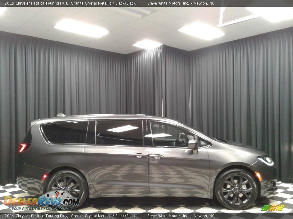 2019 Chrysler Pacifica Touring Plus Granite Crystal Metallic / Black/Black Photo #5