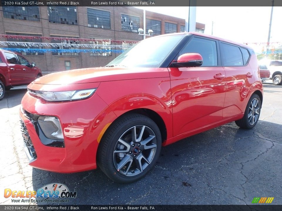 Front 3/4 View of 2020 Kia Soul GT-Line Photo #7